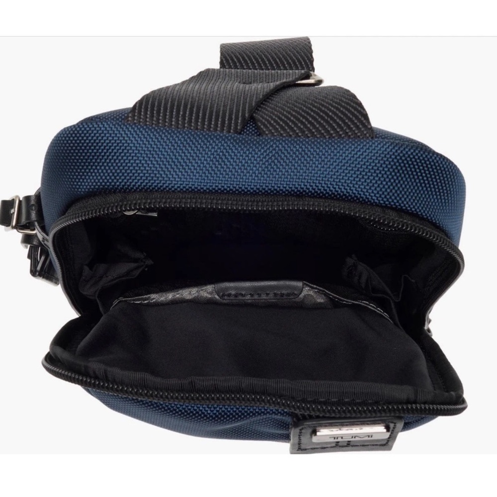 Tumi Fremont FIFE Slim Sling Bag Navy Blue NWT UNISEX - Picture 4 of 8
